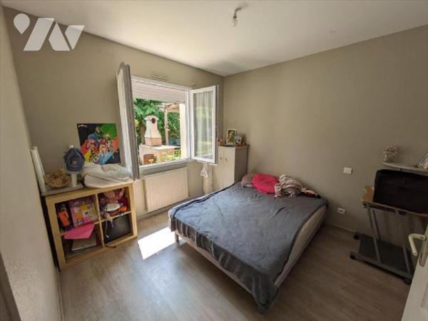 EXCLUSIVITE - LES HERBIERS - Plain-pied de 2002 à proximité immédiate des écoles ! Il comprend ...