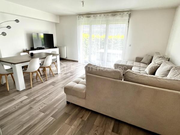 Découvrez cet élégant appartement de 66,64 m² idéalement situé à Crécy-la-Chapelle, à deux pas du centre ville et des écoles. Profitez d'un cadre de vie serein sans compromis. Niché dans une copropriété récente, cet espace moderne offre une atmosphère conviviale et sophistiquée.

Avec son agencement optimisé, cet appartement de trois pièces comprend un spacieux séjour lumineux, deux chambres confortables et une cuisine moderne. Le jardin, orienté à l'Est, vous invite à des moments de détente en plein air. Situé au rez-de-chaussée dans une copropriété soignée, il dispose de deux places de parking en sous sol, assurant confort et praticité.

Bénéficiez également de la proximité des transports et des commerces, facilitant ainsi votre quotidien. Un bien rare, idéal pour ceux en quête d'une vie urbaine harmonieuse et stylée. Ne manquez pas cette opportunité exclusive avec OHANA Immobilier, représenté par votre mandataire ROMAIN.