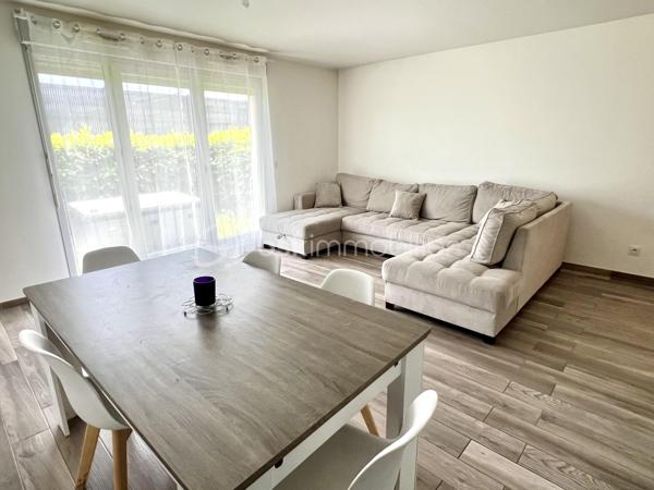 Découvrez cet élégant appartement de 66,64 m² idéalement situé à Crécy-la-Chapelle, à deux pas du centre ville et des écoles. Profitez d'un cadre de vie serein sans compromis. Niché dans une copropriété récente, cet espace moderne offre une atmosphère conviviale et sophistiquée.

Avec son agencement optimisé, cet appartement de trois pièces comprend un spacieux séjour lumineux, deux chambres confortables et une cuisine moderne. Le jardin, orienté à l'Est, vous invite à des moments de détente en plein air. Situé au rez-de-chaussée dans une copropriété soignée, il dispose de deux places de parking en sous sol, assurant confort et praticité.

Bénéficiez également de la proximité des transports et des commerces, facilitant ainsi votre quotidien. Un bien rare, idéal pour ceux en quête d'une vie urbaine harmonieuse et stylée. Ne manquez pas cette opportunité exclusive avec OHANA Immobilier, représenté par votre mandataire ROMAIN.