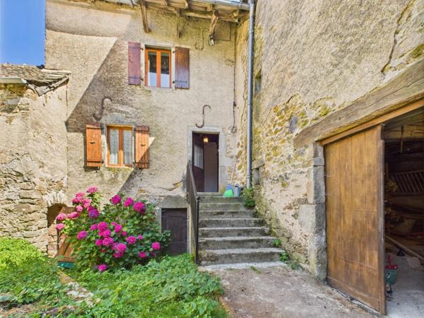 Charmante maison en pierre avec jardin, vue et grand potentiel