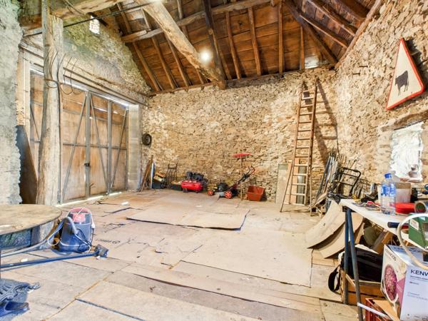 Charmante maison en pierre avec jardin, vue et grand potentiel