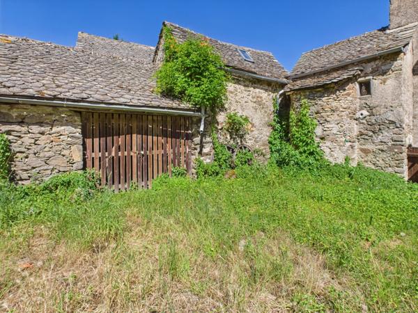 Charmante maison en pierre avec jardin, vue et grand potentiel