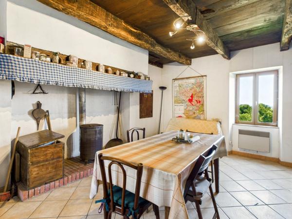 Charmante maison en pierre avec jardin, vue et grand potentiel