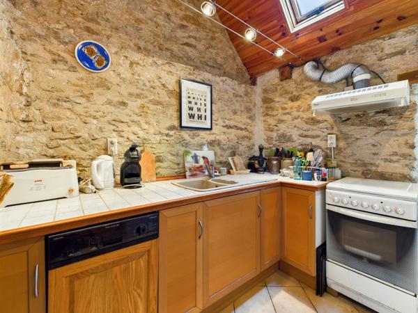 Charmante maison en pierre avec jardin, vue et grand potentiel