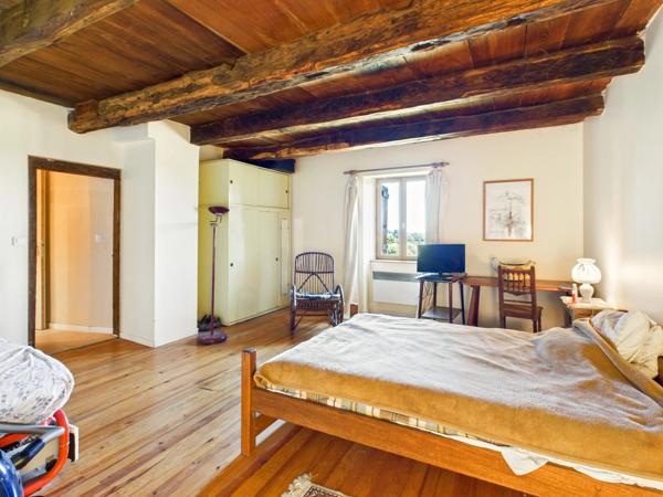 Charmante maison en pierre avec jardin, vue et grand potentiel