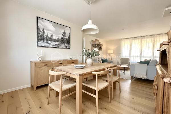 À proximité immédiate des commerces, des écoles et des transports, découvrez cette maison individuelle de plain-pied de 128 m², implantée sur un terrain clos d'environ 450 m².

Lumineuse grâce à sa double exposition Est/Ouest, le niveau principal de plain-pied propose un séjour de près de 29 m², une cuisine indépendante, trois chambres, une salle de bains, une salle d'eau et un WC séparé.

Le vaste sous-sol aménagé complète parfaitement l'ensemble avec une grande chambre de plus de 21 m² avec salle d'eau, un bureau de près de 19 m² idéal pour le télétravail, une buanderie de 17 m² ainsi qu'un garage de 26 m². L'allée permet le stationnement de deux véhicules supplémentaires.

À l'extérieur, une terrasse d'environ 50 m², un jardin sans vis-à-vis, un jacuzzi 5/6 places avec douche solaire composent un véritable espace de détente.

Confortable été comme hiver, la maison est équipée d'une pompe à chaleur air/air avec climatisation réversible dans la pièce de vie et deux chambres, d'un poêle à bois, d'une isolation thermique par l'extérieur, de combles isolés et de fenêtres PVC double vitrage à isolation renforcée.

Situation idéale pour une famille : collège Nicolas Flamel à 1 minute à pied, école Eugène Ducher à 300 m, lycée Camille Pissarro à 600 m, commerces à proximité immédiate. Les gares de Pontoise (RER C, lignes H et J vers Paris) et de Cergy-Préfecture (RER A et ligne L vers La Défense et Paris) sont facilement accessibles.

DPE C / GES B. Une maison familiale offrant de beaux volumes, d'excellentes prestations énergétiques et un emplacement particulièrement recherché.