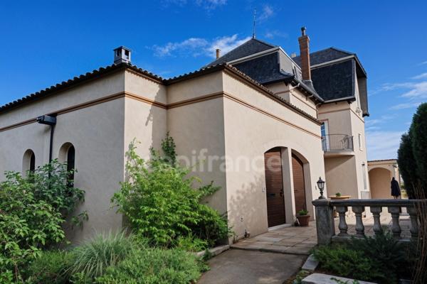 Superbe Maison Bourgeoise avec Vue Panoramique sur Maurs