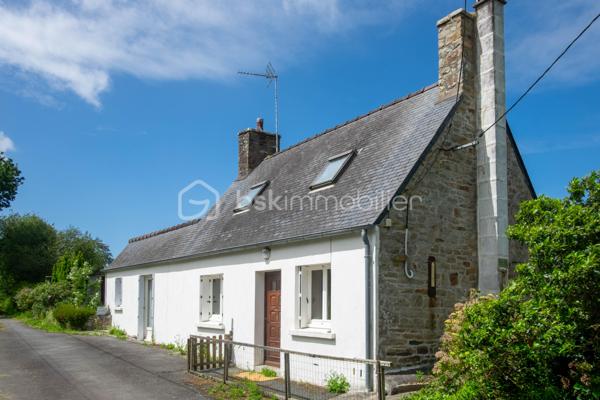 Cette maison ancienne n'attend que vos idées et votre belle énergie pour retrouver sa jeunesse.
Nichée dans une impasse discrète, sans circulation, elle possède un beau potentiel évolutif pour accueillir, par exemple, un couple de primo-accédants avec un petit budget.
Habitable de plain-pied, elle est composée d’une cuisine dinatoire (env 15m2), d’un séjour avec une ancienne cheminée en granit (env 15m2), d'un wc, d'une salle de bain, de 2 pièces en enfilade (chambre avec son bureau, salon de détente ou dressing par exemple) (14 et 10m2 env)
La configuration des pièces peut être modifiée selon vos aspirations.
A l’étage, une grande pièce sous rampants.
A l’arrière de la maison, un espace garage de plus de 30m2 sur dalle béton pouvant être modifié et cloisonné selon vos projets.
La maison est implantée sur un grand terrain de plus de 2000m2 où vous pourrez créer selon vos envies potager, verger etc …
Assainissement individuel neuf
grand cabanon de jardin 
Chauffage électrique 
Fenêtres double vitrage
Vous avez envie de devenir propriétaire ou rêvez d'une petite résidence secondaire à proximité de la mer ? Cette maison vous attend !
10 min de Lannion centre
5 min du bourg de Ploumilliau avec ses commerces et services
4 min de la plage
Contactez-moi vite pour ne pas louper cette belle opportunité.