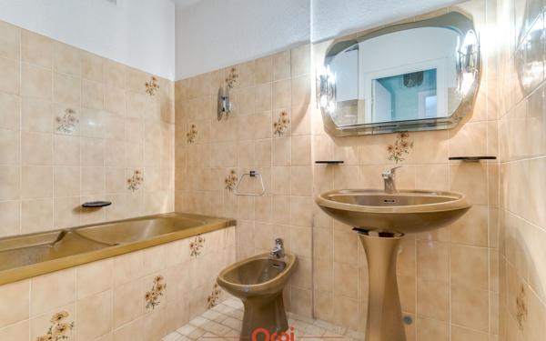 Appartement à vendre    3 pièces • 66,65 m2 Marseille 14