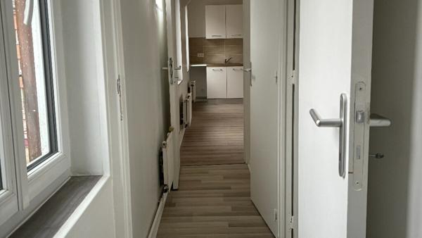 A LOUER - APPARTEMENT ENTIEREMENT REFAIT A NEUF