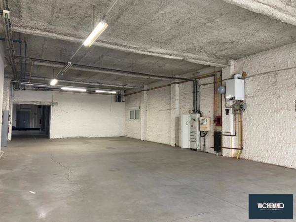 ENSEMBLE IMMOBILIER (BUREAUX + ENTREPÔTS ) - 750 m²