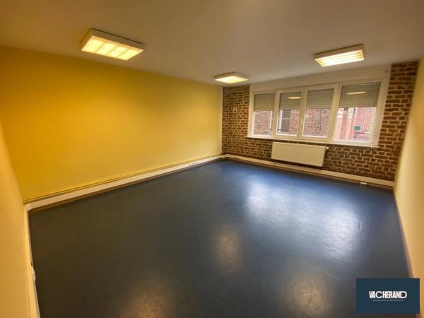 ENSEMBLE IMMOBILIER (BUREAUX + ENTREPÔTS ) - 750 m²