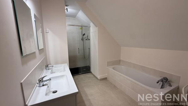 QUIBERON - En vente maison de 209 m² composée de deux logements