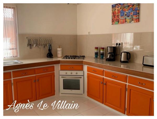 Maison composée de 5 logements à 100 m de la plage