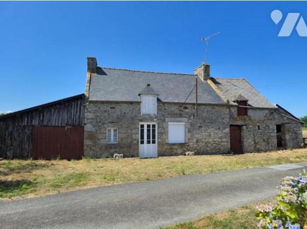 Maison entièrement à rénover et dépendance