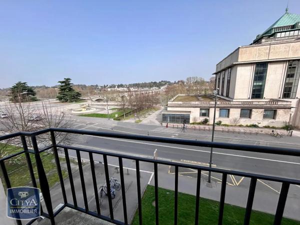 Appartement à louer 4 pièces 125.7m²