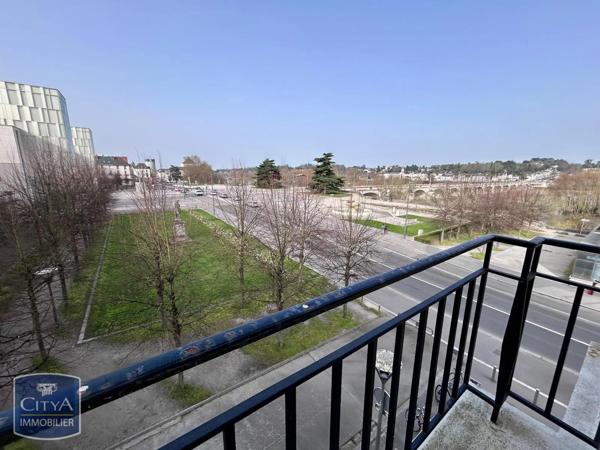 Appartement à louer 4 pièces 125.7m²