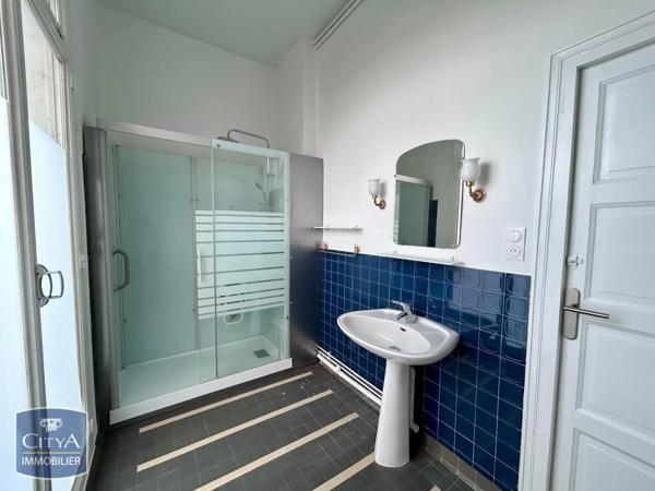 Appartement à louer 4 pièces 125.7m²