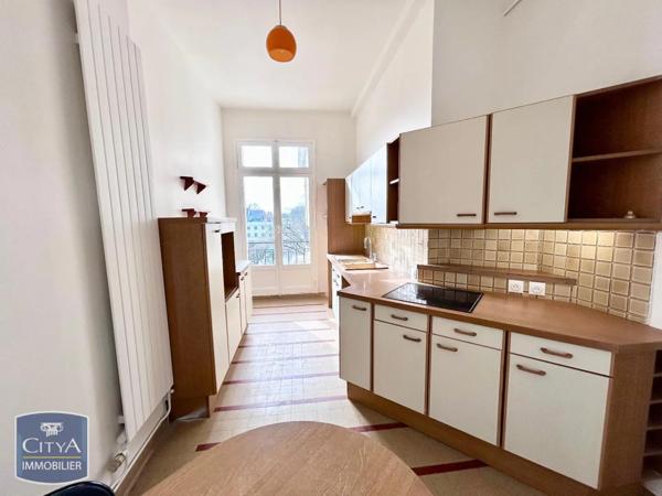 Appartement à louer 4 pièces 125.7m²