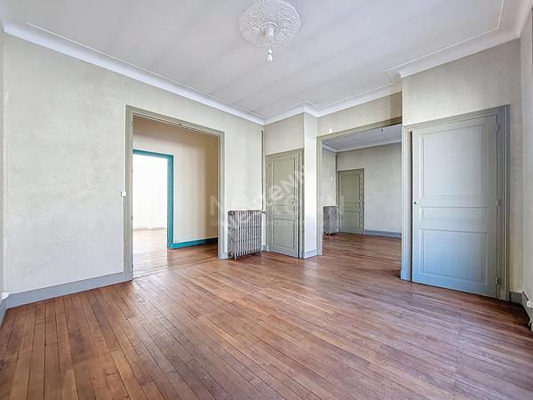 Nantes Cité des Congrès - En Vente ! Charme de l'ancien pour cet appartement de 3 chambres.