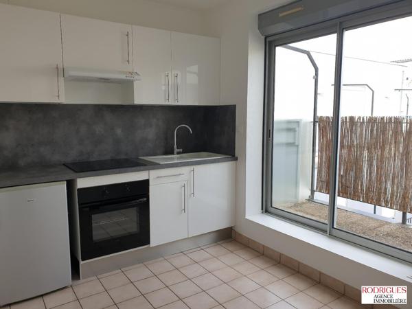 Appartement à louer, 2 pièces - POITIERS 86000