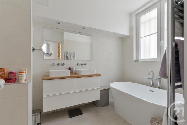 Appartement F5 à vendre  5 pièces - 155,96 m2 PARIS - 75008