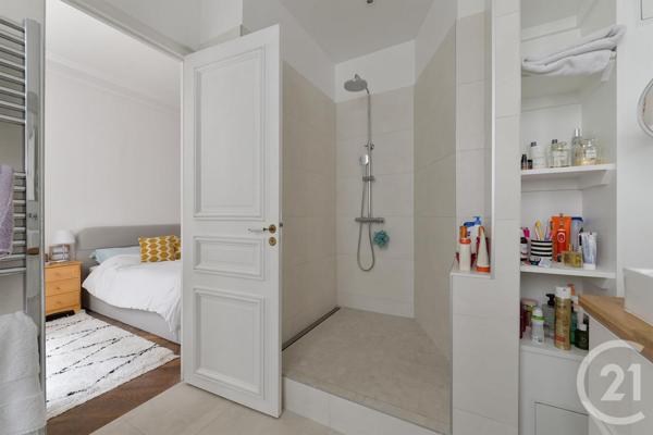 Appartement F5 à vendre  5 pièces - 155,96 m2 PARIS - 75008