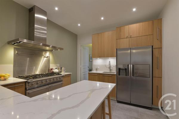Appartement F5 à vendre  5 pièces - 155,96 m2 PARIS - 75008