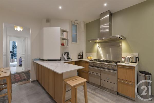 Appartement F5 à vendre  5 pièces - 155,96 m2 PARIS - 75008