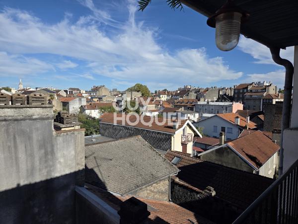 PAU (64000) Centre ville Appartement T2 bis de 47 m² avec chambre, bureau et cave. Vendu meublé !