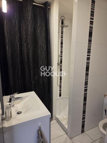 PAU (64000) Centre ville Appartement T2 bis de 47 m² avec chambre, bureau et cave. Vendu meublé !