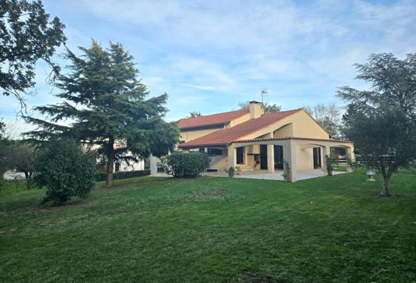 TRES BELLE MAISON CONTEMPORAINE DE PLAIN PIED SUR SOUS-SOL COMPLET