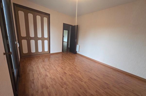 TRES BELLE MAISON CONTEMPORAINE DE PLAIN PIED SUR SOUS-SOL COMPLET