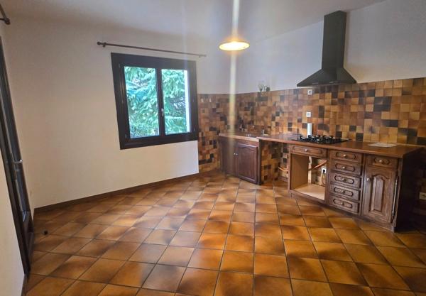 TRES BELLE MAISON CONTEMPORAINE DE PLAIN PIED SUR SOUS-SOL COMPLET