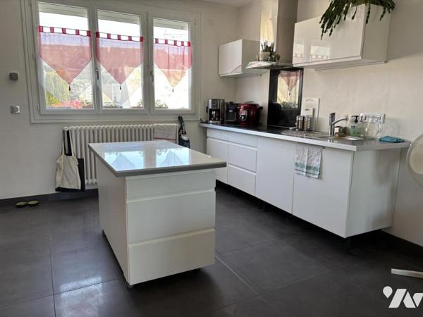 MAISON D'HABITATION AVEC POSSIBLITÉ PARTIE COMMERCIALE OU INVESTISSEMENT LOCATIF