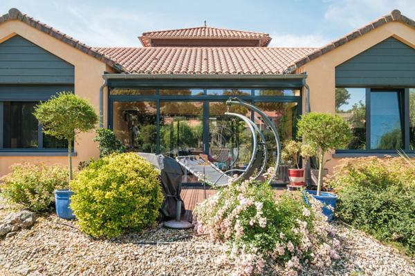 Villa contemporaine aux accents méditerranéens