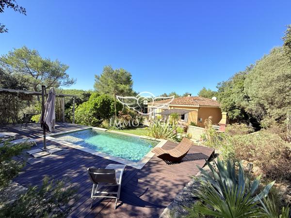 Nîmes Ouest, villa 8 pièces, garage, piscine