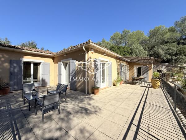 Nîmes Ouest, villa 8 pièces, garage, piscine