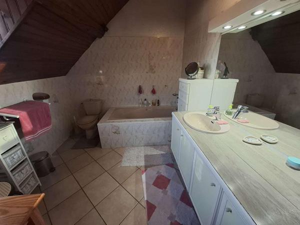 // A SAISIR  Maison de campagne proche Verneuil d'Avre & d'Iton 8 pièces 133m2 + terrain 1720m²