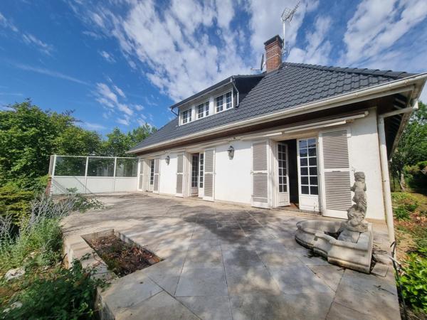 Charmante maison dans secteur résidentiel