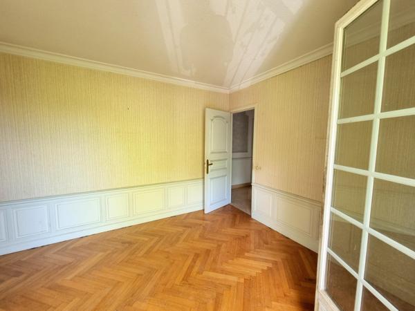 Charmante maison dans secteur résidentiel