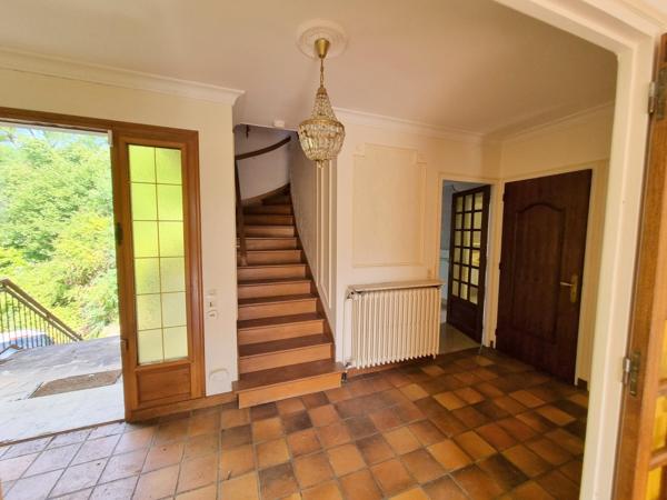 Charmante maison dans secteur résidentiel