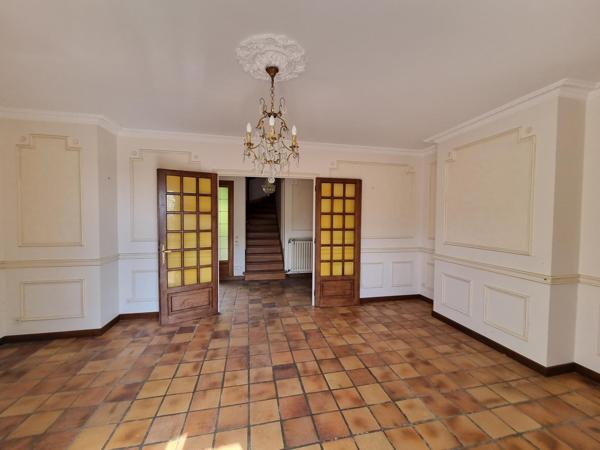 Charmante maison dans secteur résidentiel
