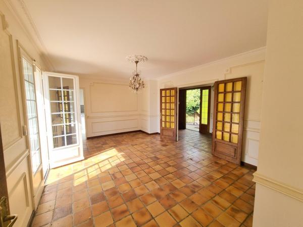 Charmante maison dans secteur résidentiel