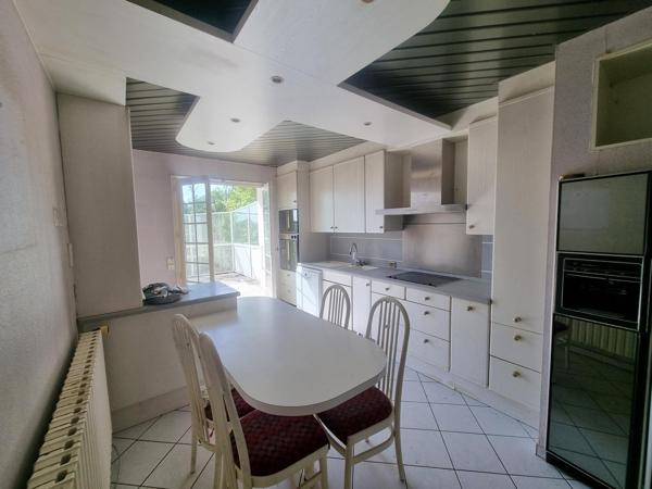 Charmante maison dans secteur résidentiel