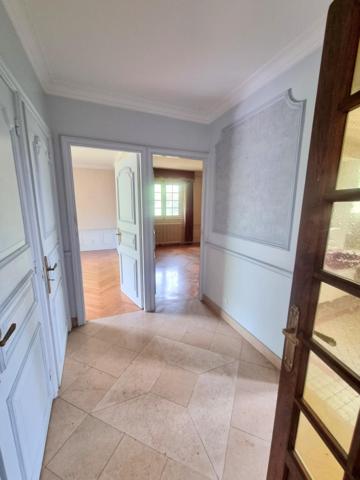 Charmante maison dans secteur résidentiel