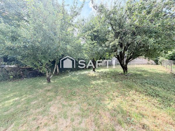 Maison triplex avec jardin, garage et stationnement à Poligny