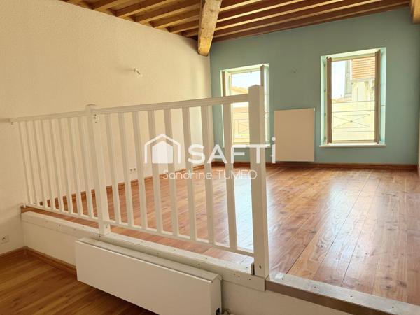 Maison triplex avec jardin, garage et stationnement à Poligny