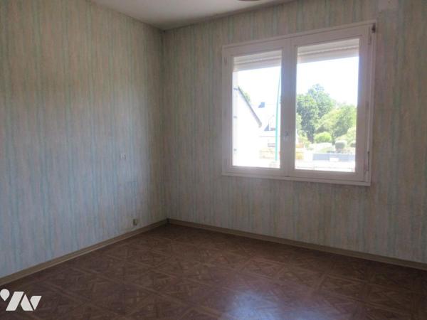 MAISON 4 CHAMBRES + HANGAR