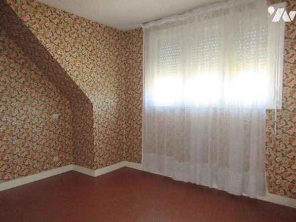 MAISON 4 CHAMBRES + HANGAR